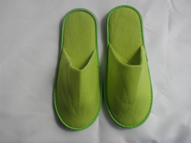 Papuci culoare verde
